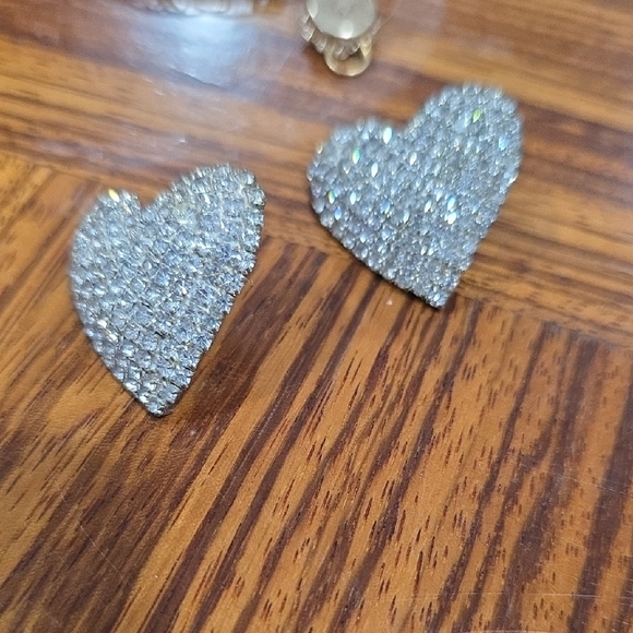 Elegant Silver Heart Earrings - Picture 6 of 6